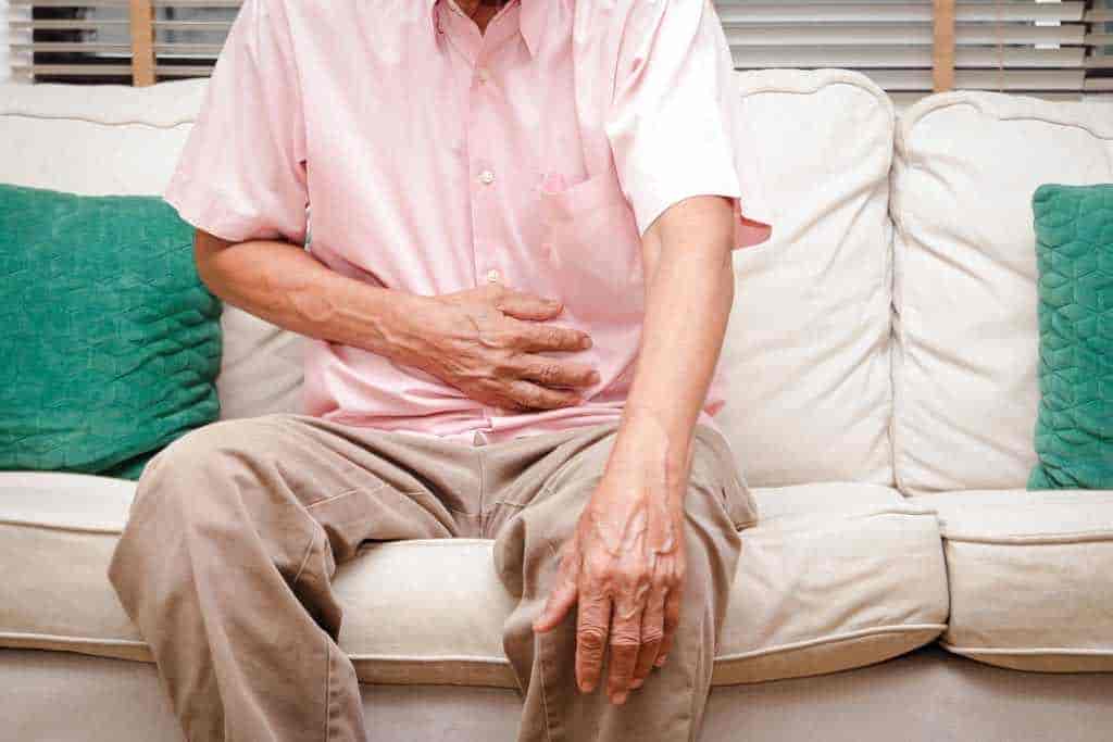 Ból brzucha u osób starszych – najczęstsze przyczyny