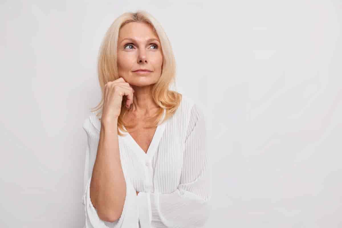 Uderzenia gorąca w menopauzie – objawy, przyczyny i leczenie
